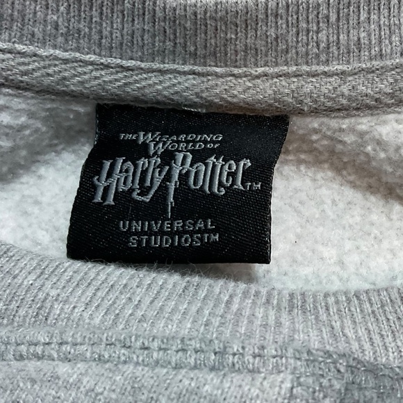 Harry Potter Gryffindor Universal Studios Gray Pullover Sweatshirt Size Small - Picture 10 of 11